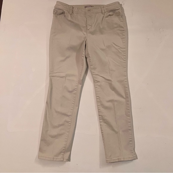 Chico's Denim - Chico’s khaki cream tan beige 5 pocket jean size 1.5 Short
